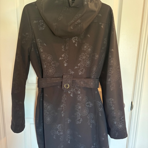 LOLE RAINCOAT 🖤☔️ - Picture 4 of 6